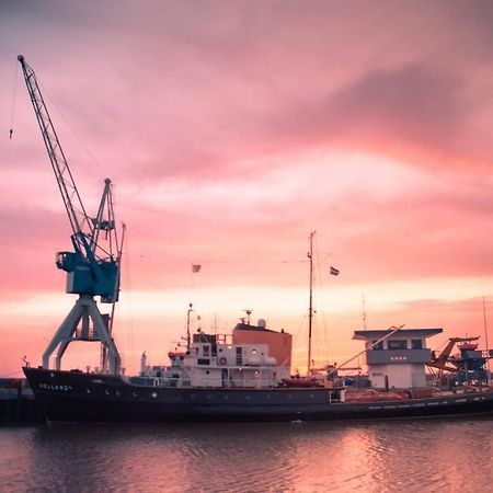 Apartamento Unieke Woonboot In Harlingen Exterior foto