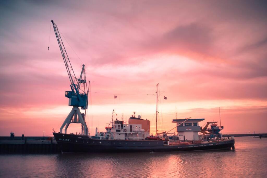 Apartamento Unieke Woonboot In Harlingen Exterior foto